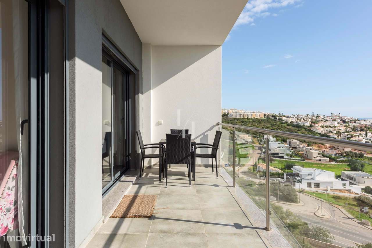 Apartamento T0+1 para venda com piscina e vista mar na Marina de Albuf - Grande imagem: 5/19