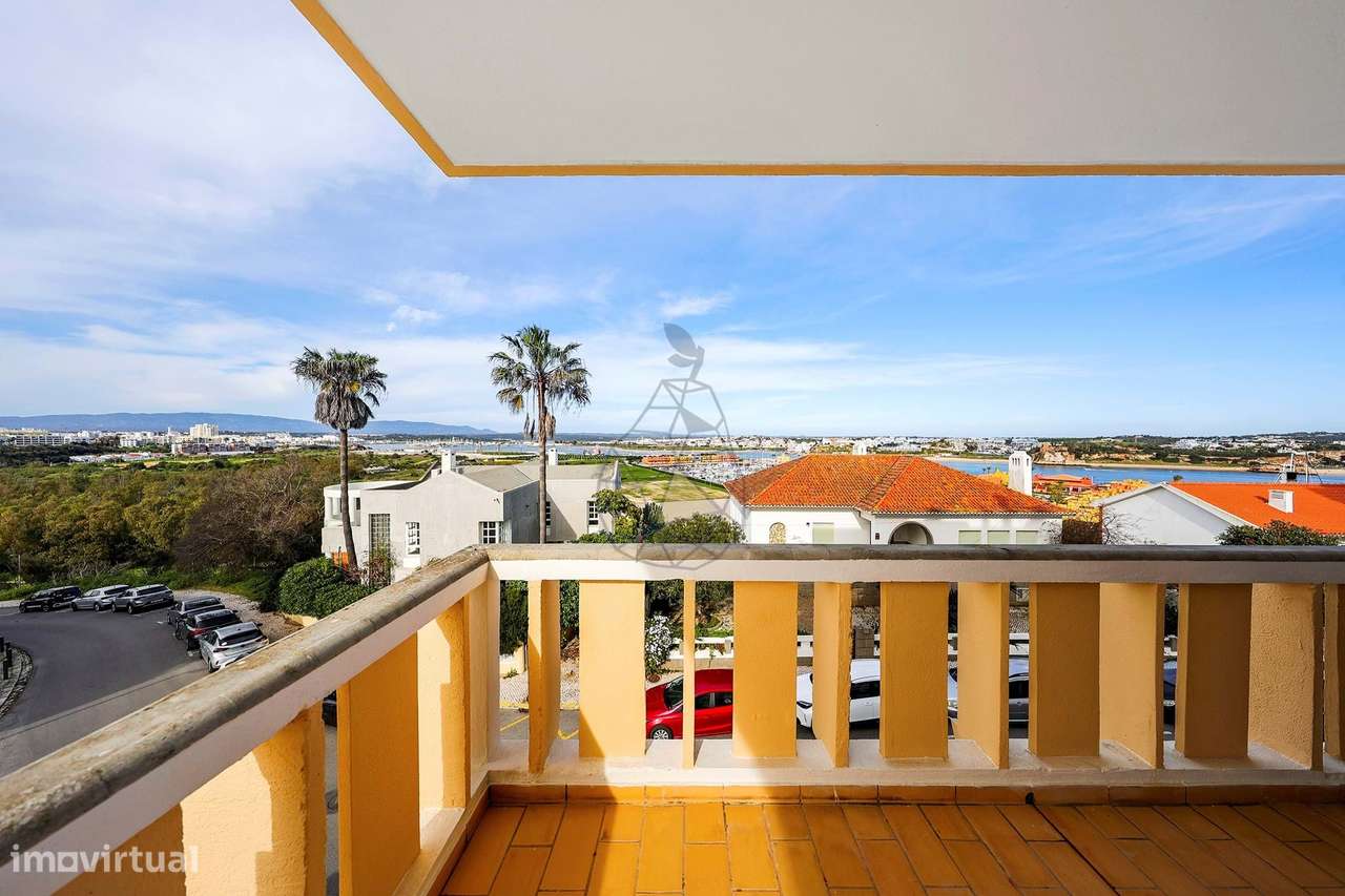 Apartamento T1  com Garagem e Piscina  no Coração da Praia da Rocha-33