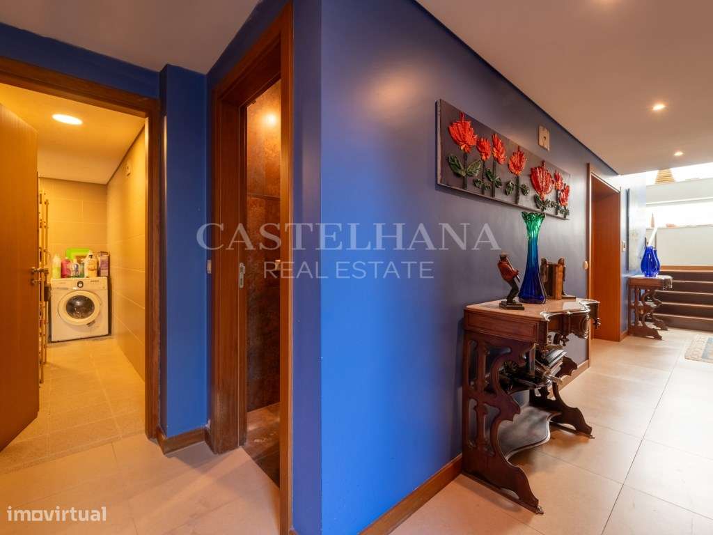 Moradia Independente T8+2 com Jardim e Terraços - Grande imagem: 3/45