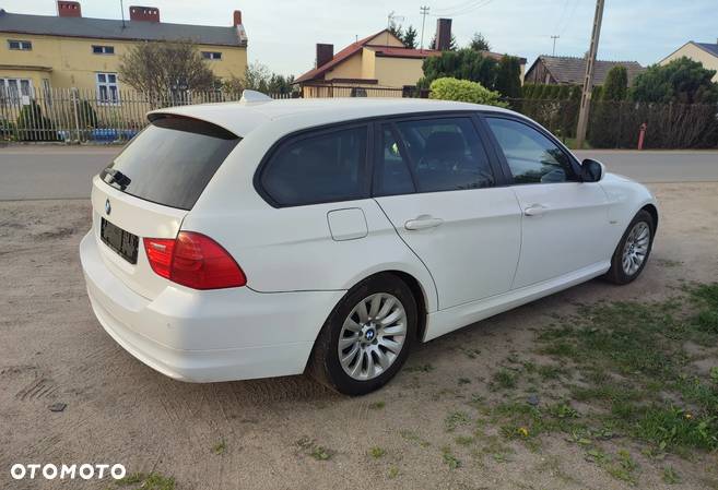 BMW Seria 3 318d DPF Touring - 7