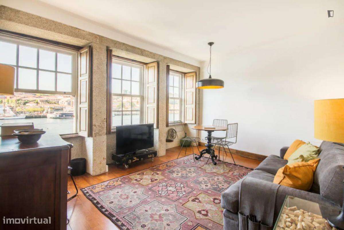 Apartamento com 1 quartos - localizado em São Nicolau Porto - Grande imagem: 3/9