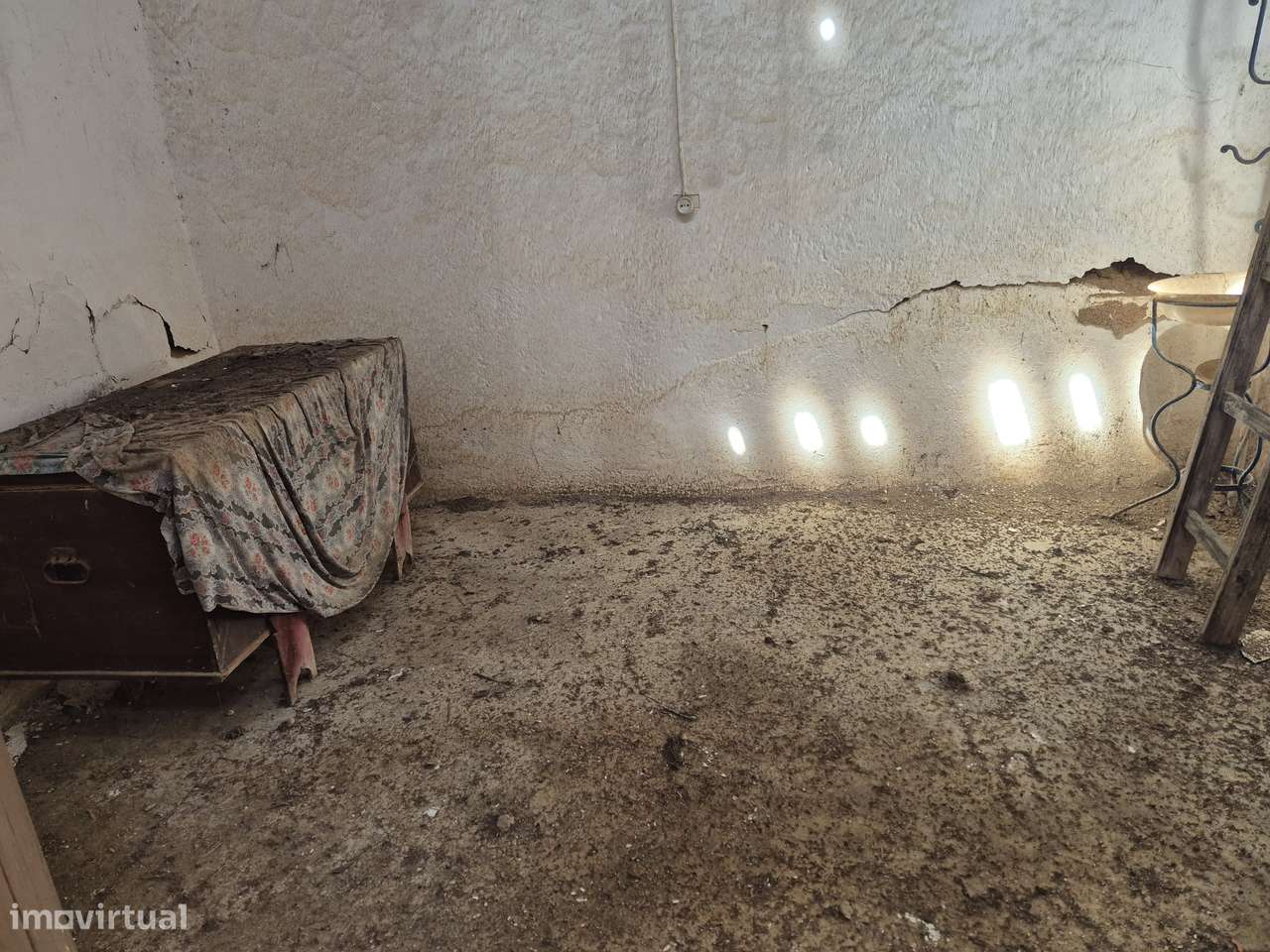 2 moradias terreas com terreno separado na Corte Zorrinho-Almodovar-9