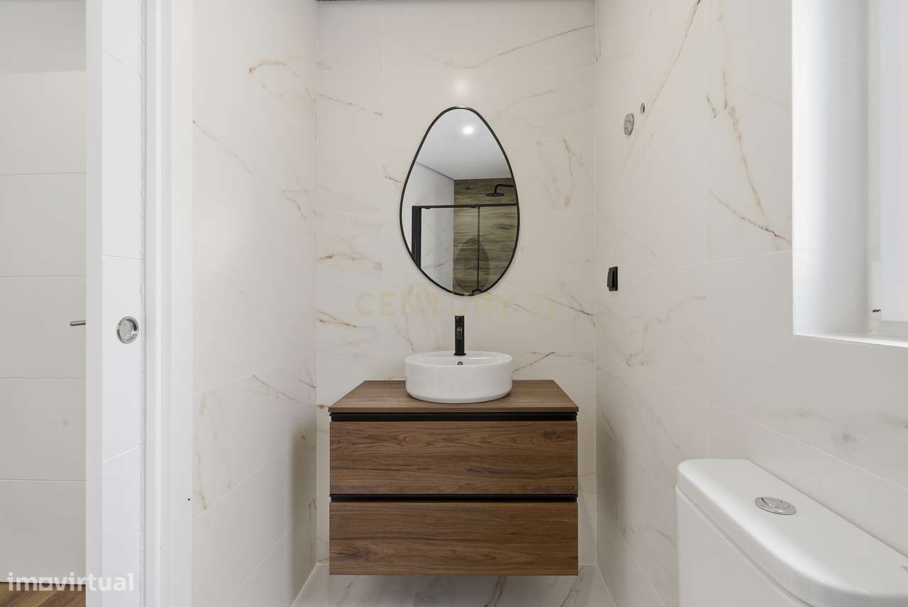 Moradia Renovada com Jardim, no Sarge-19