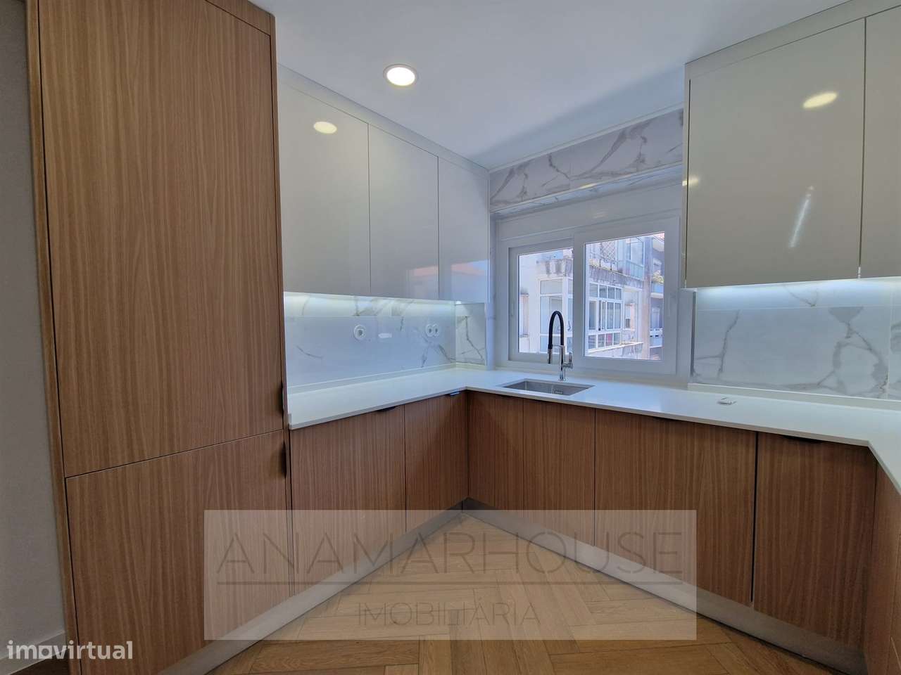 T3 Remodelado com varandas na Amadora, Mina De Água-22