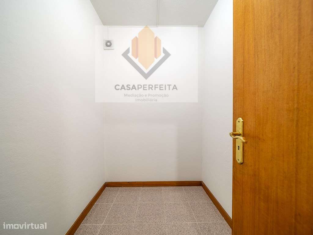 Fabuloso Apartamento T3 de 3 Frentes com Varanda e Box - Avintes-16