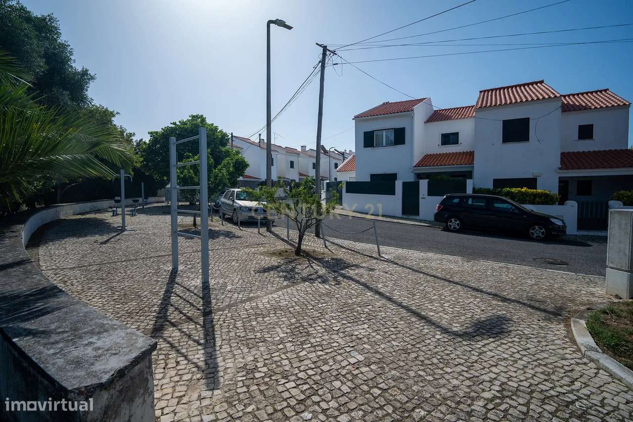 Moradia em Manique de cima, T3+1 com vista panorâmica, anexo e garagem-5