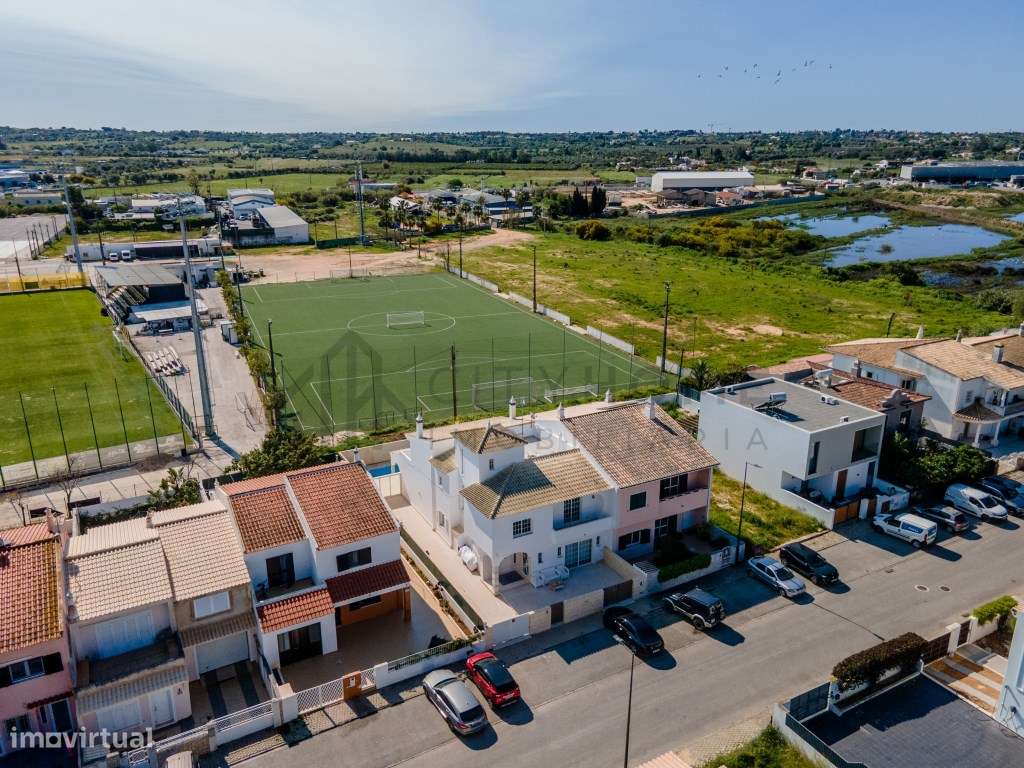 Moradia T3 com piscina e garagem em Lagoa-48