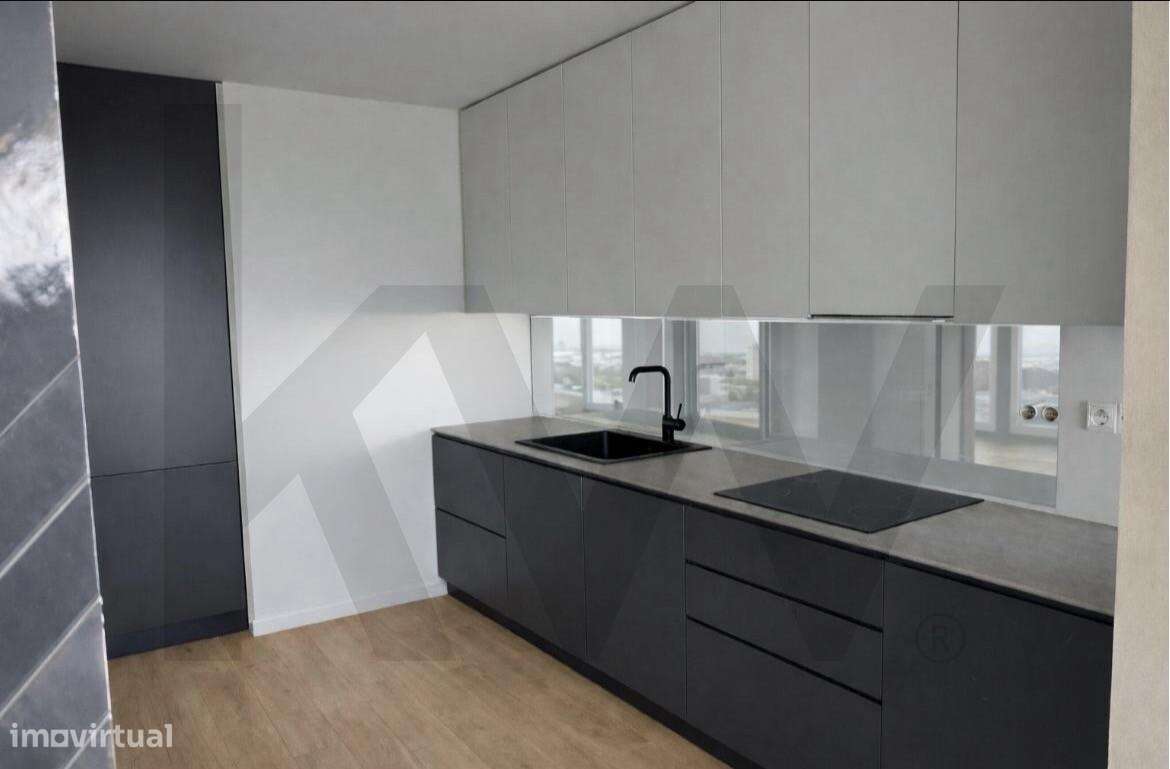 Apartamento  T2 com 2 Suites | Piscina  | Parqueamento e Arrecadação | - Grande imagem: 2/7