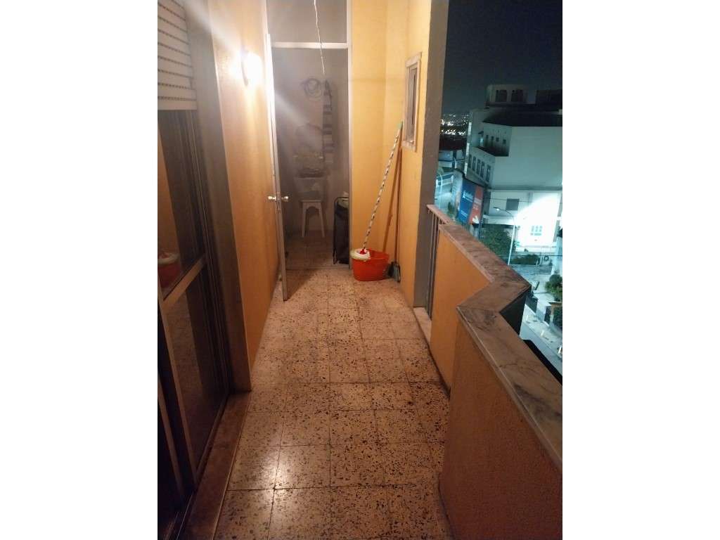 Espetacular apartamento T2 com varanda junto ao Hospital dos Lusiadas.-8