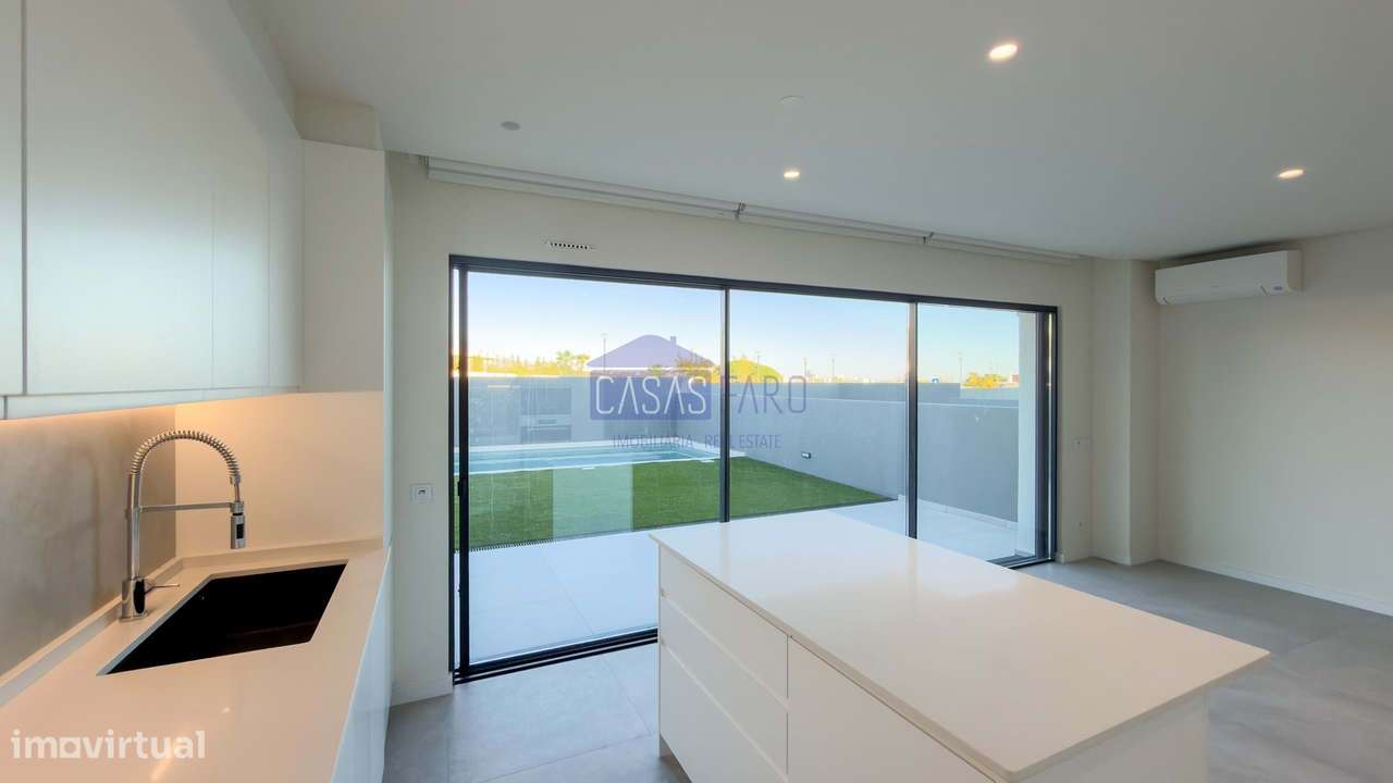 Moradia em banda V4 num empreendimento de Luxo, em Faro, Algarve-5