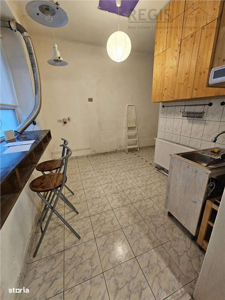 Spatiu comercial Central cu loc de parcare propriu - Imagine principală: 5/8