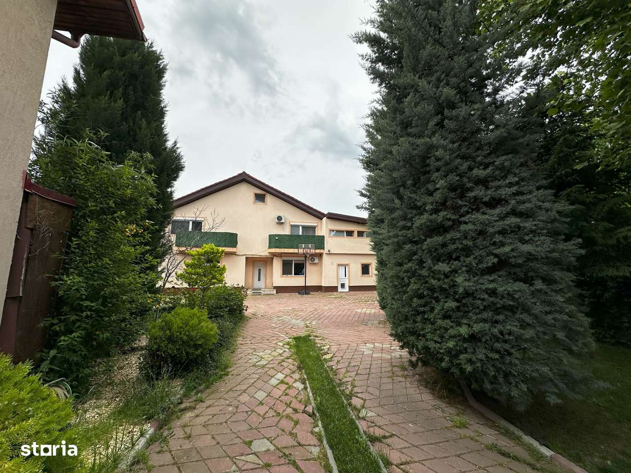 Vilă cu 3 dormitoare, 3 birouri și piscină - pentru locuit și office - Imagine principală: 4/20