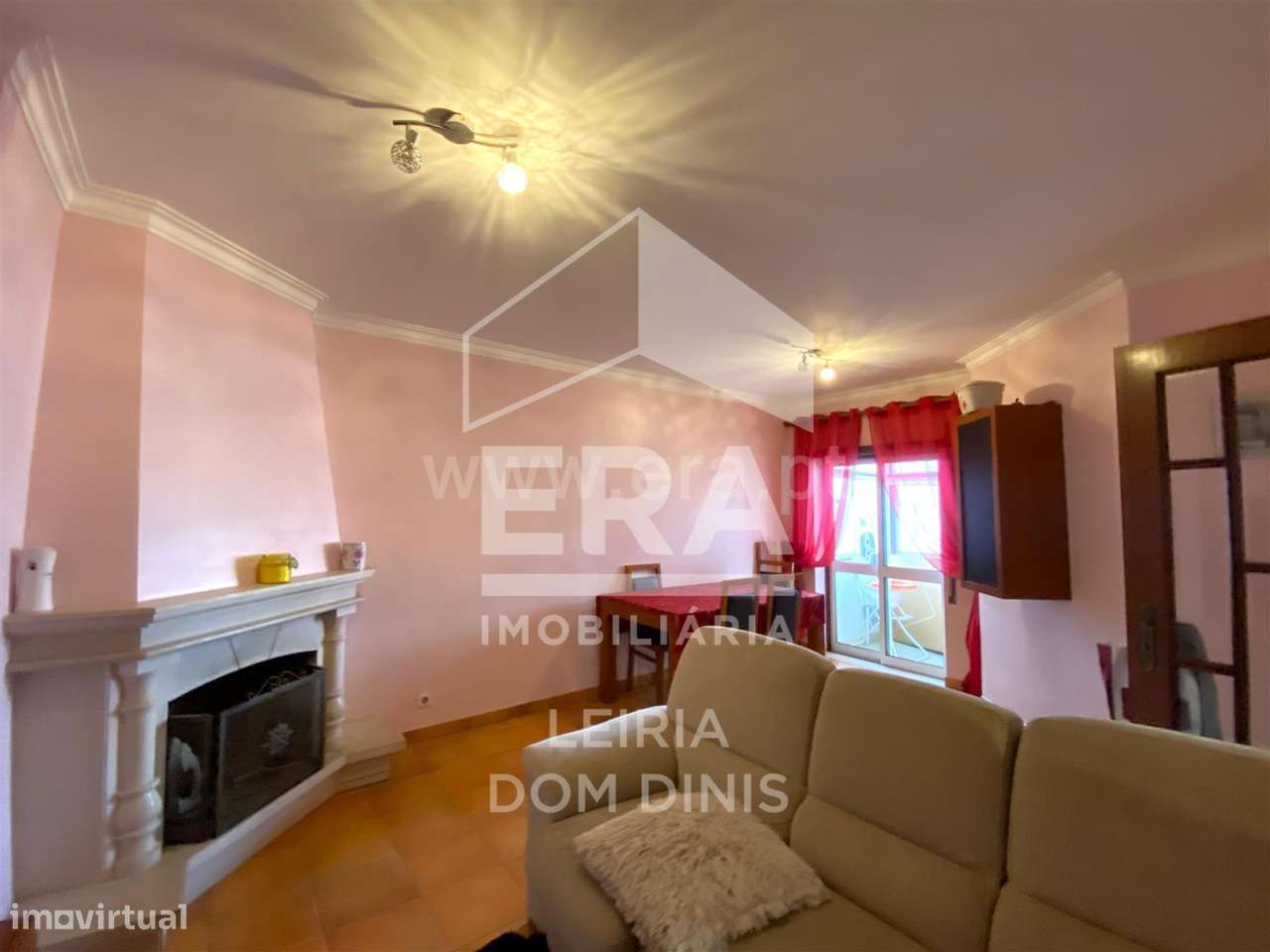 Apartamento T2 com varanda, terraço e garagem em Leiria-2