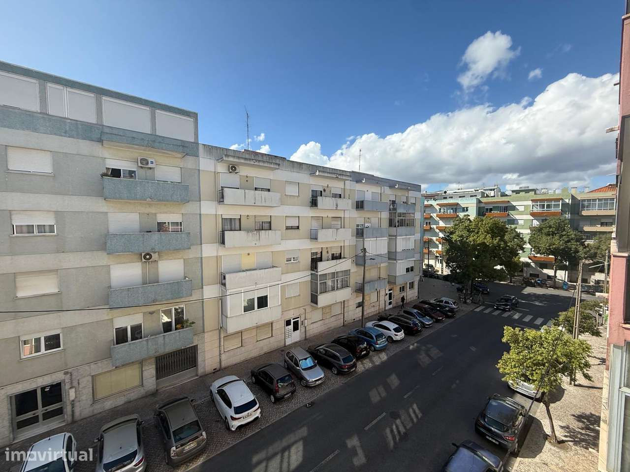 Apartamento T4 transformado em T3 Remodelado no Laranjeiro em Almada-23