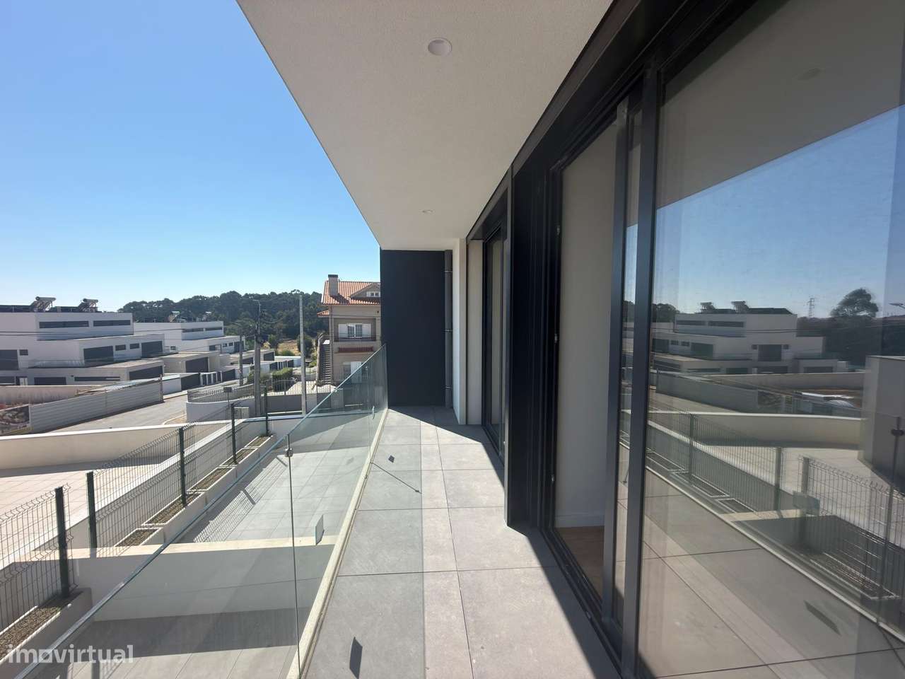 Moradia em Banda V3 Nova c/ Terraço na Madalena-21