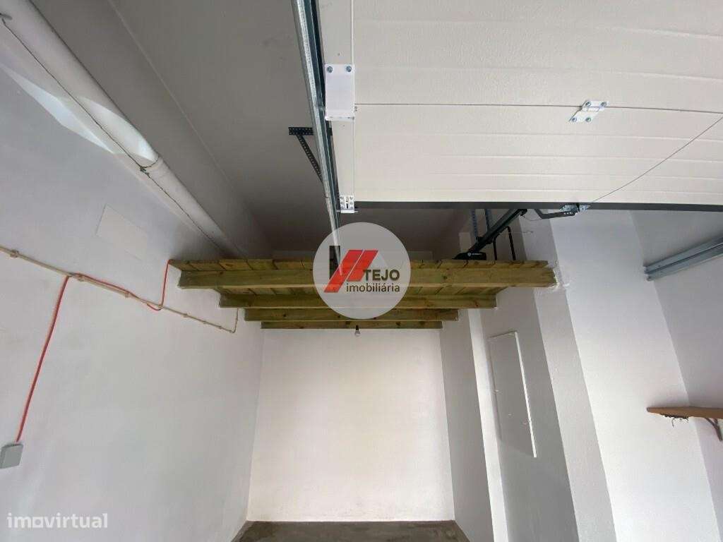 Arrenda I Garagem/Armazem I 12 m2 I Qta da Lomba - Grande imagem: 4/15