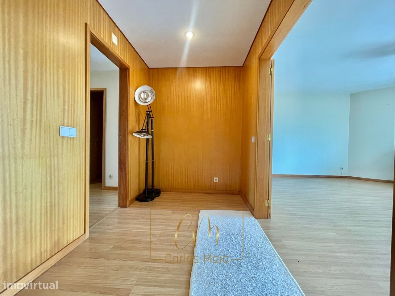 Apartamento T2+1 com garagem fechada e vistas mar