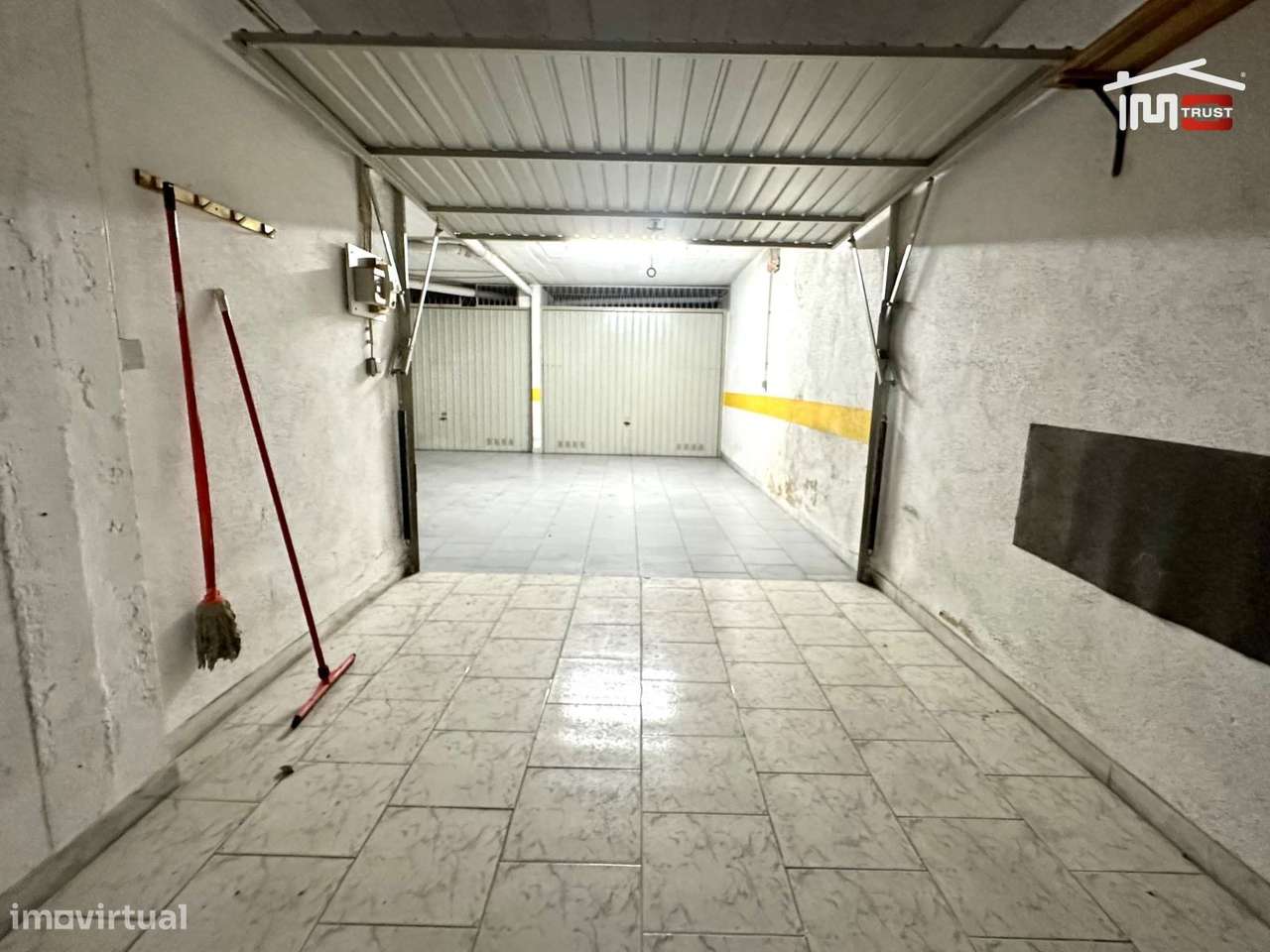Garagem Box Fechada com Eletricidade - O Seu Refúgio Seguro. - Grande imagem: 4/13