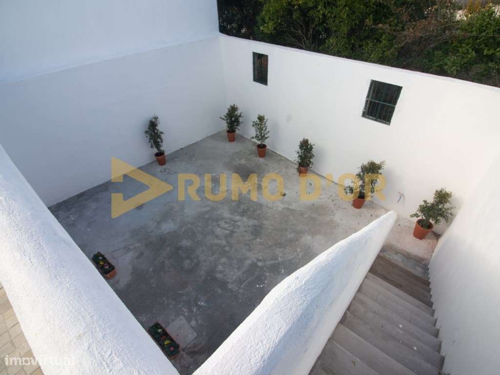 Moradia T3 Olhalvo com logradouro e terraço-24