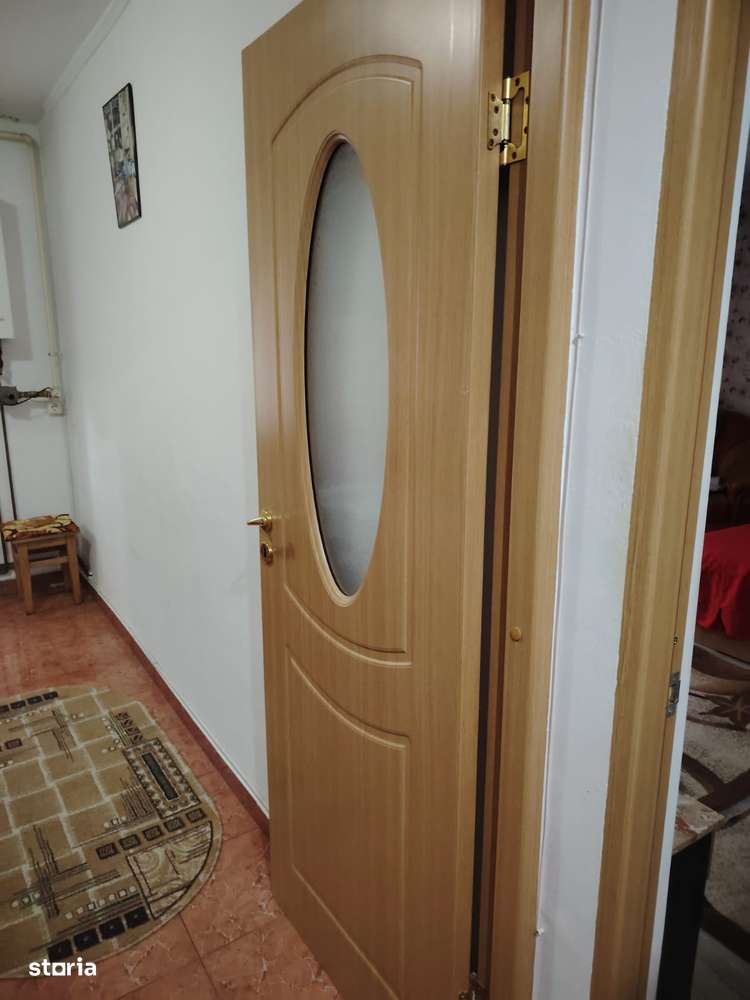 Vând garsoniera Mioveni-Robea, etaj 3,mobilată, 43mp-5