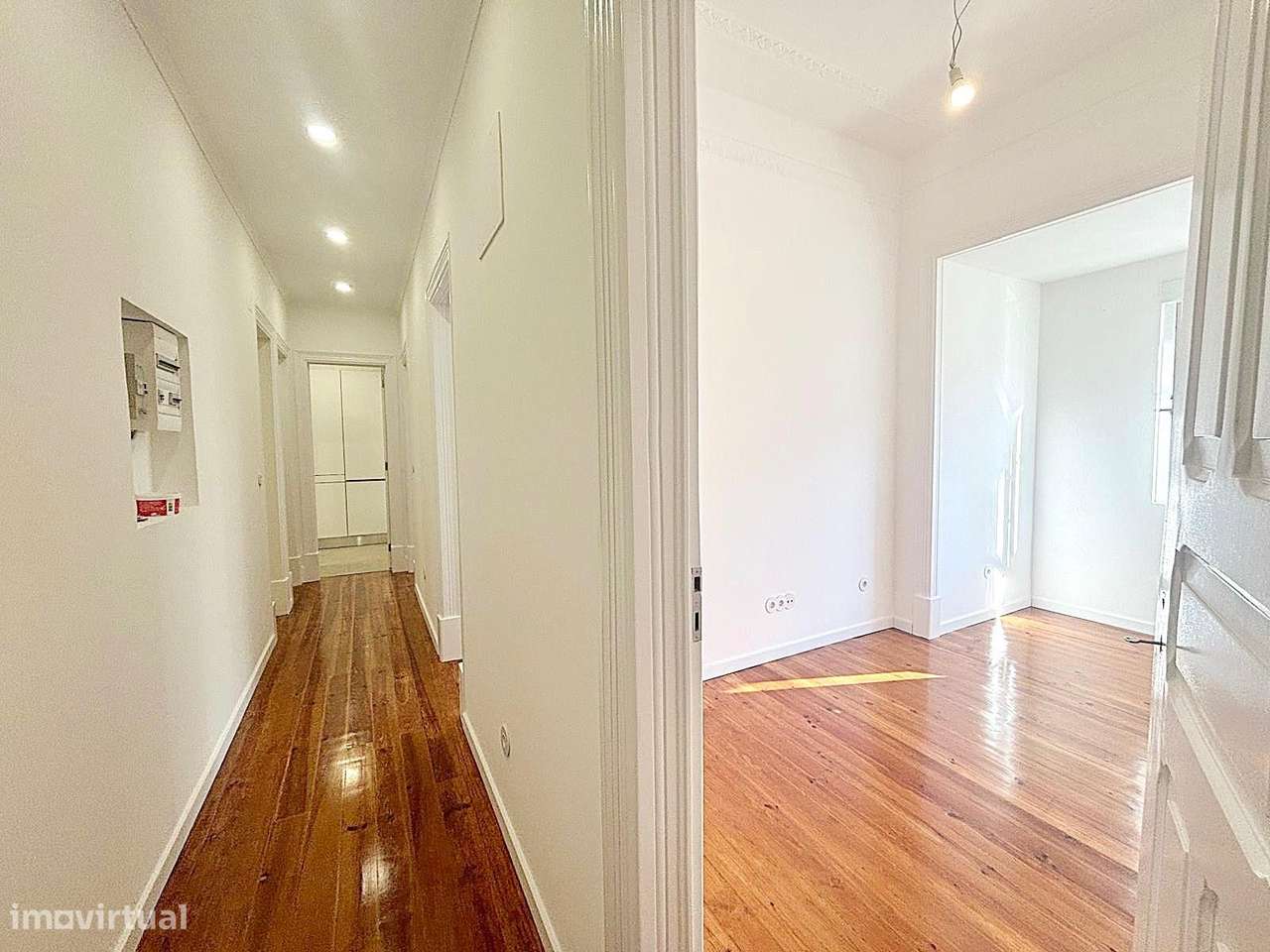 T3 totalmente remodelado com varanda na Av. General Roçadas!-11