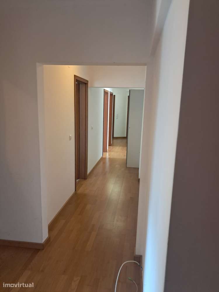 T3 c/130 mts2 Varandas, Garagem, Piscina e Arrecadação - Grande imagem: 4/22