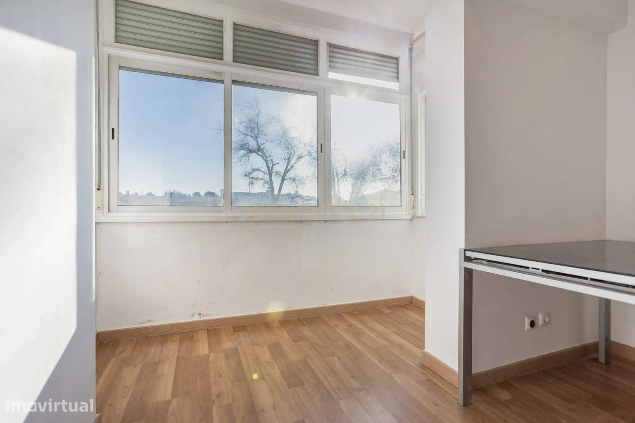 APARTAMENTO | 2 Quartos | 1 Casa de Banho | Renovado | Arrecadação | �-57