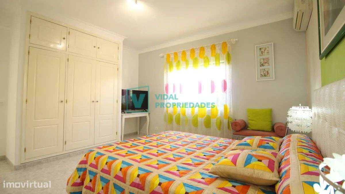 Moradia T7 com piscina e garagem em Loulé-39