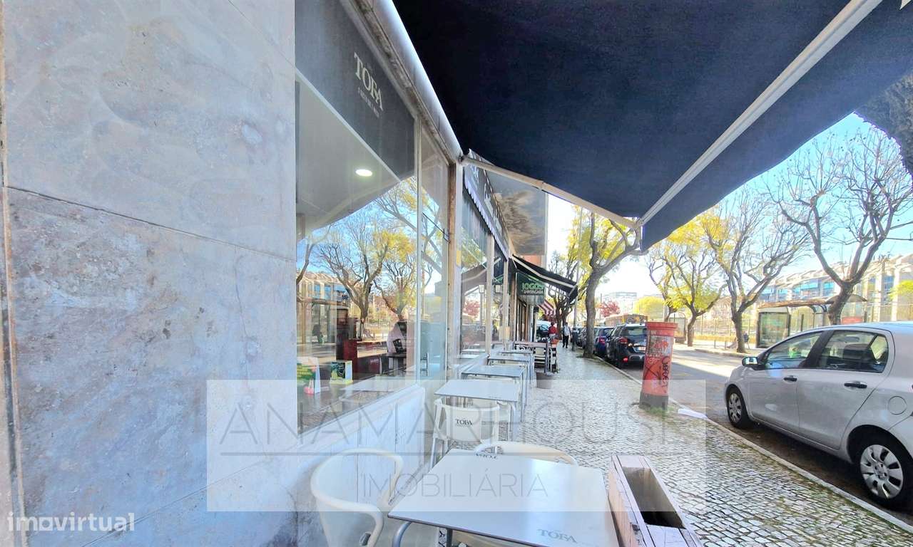 Pastelaria com esplanada junto à estação da Amadora | Investimento Gar-3