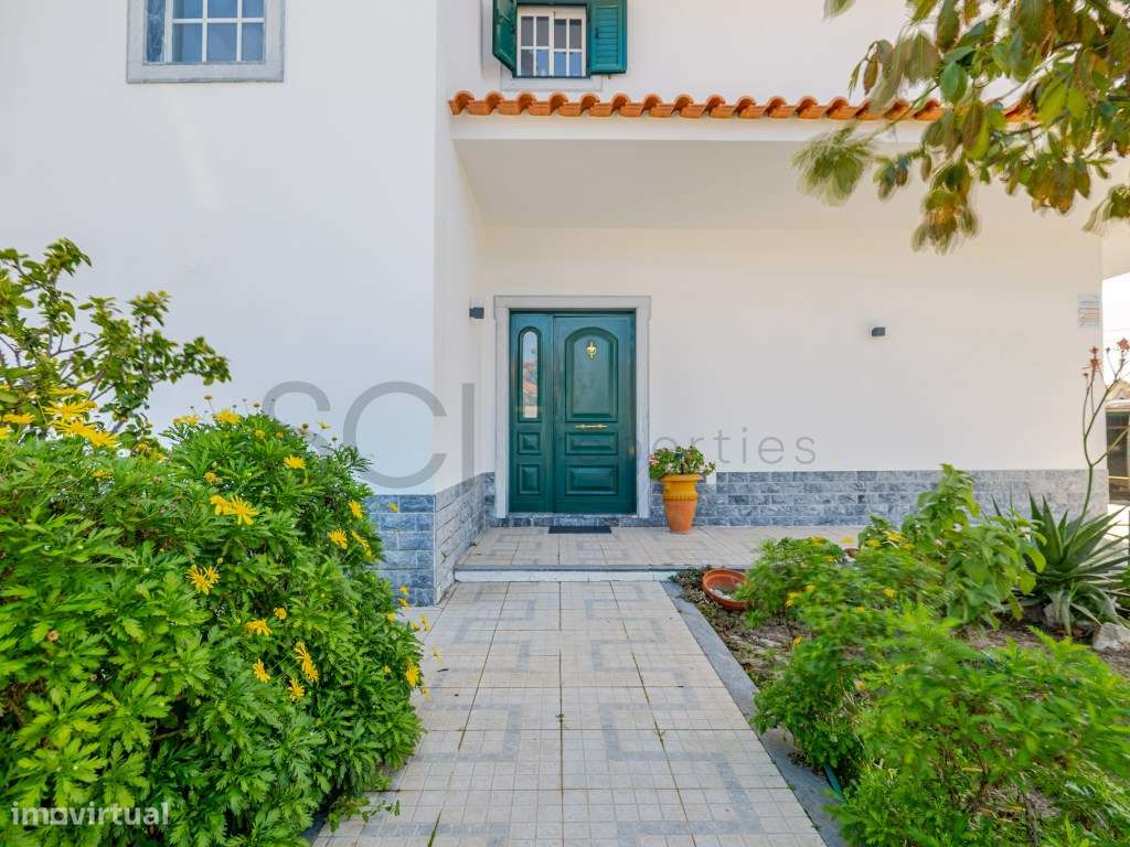 Moradia T5 Independente com Garagem em Fernão Ferro-4