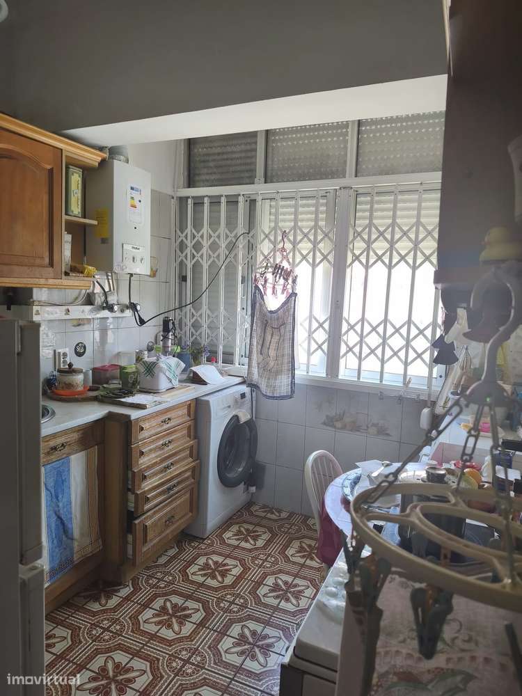 Apartamento T2 no centro da Amadora-3