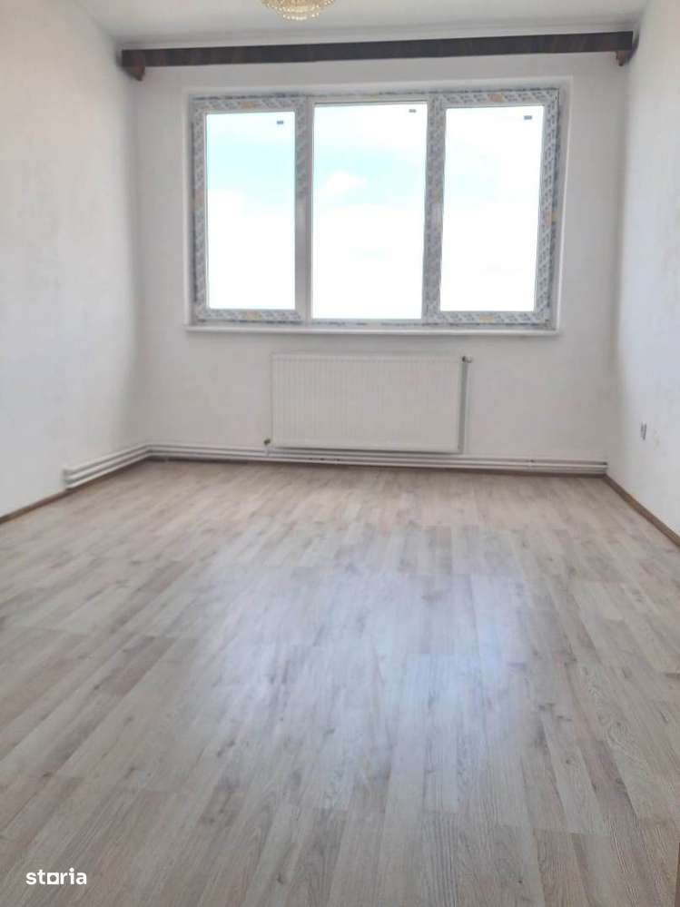 Apartament 3 camere etaj 10 pe Mihai Viteazu - Imagine principală: 4/12