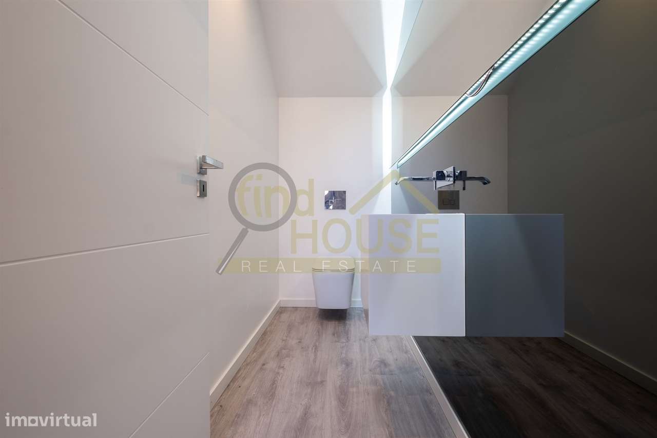 Moradia geminada T3 em Bicesse-7