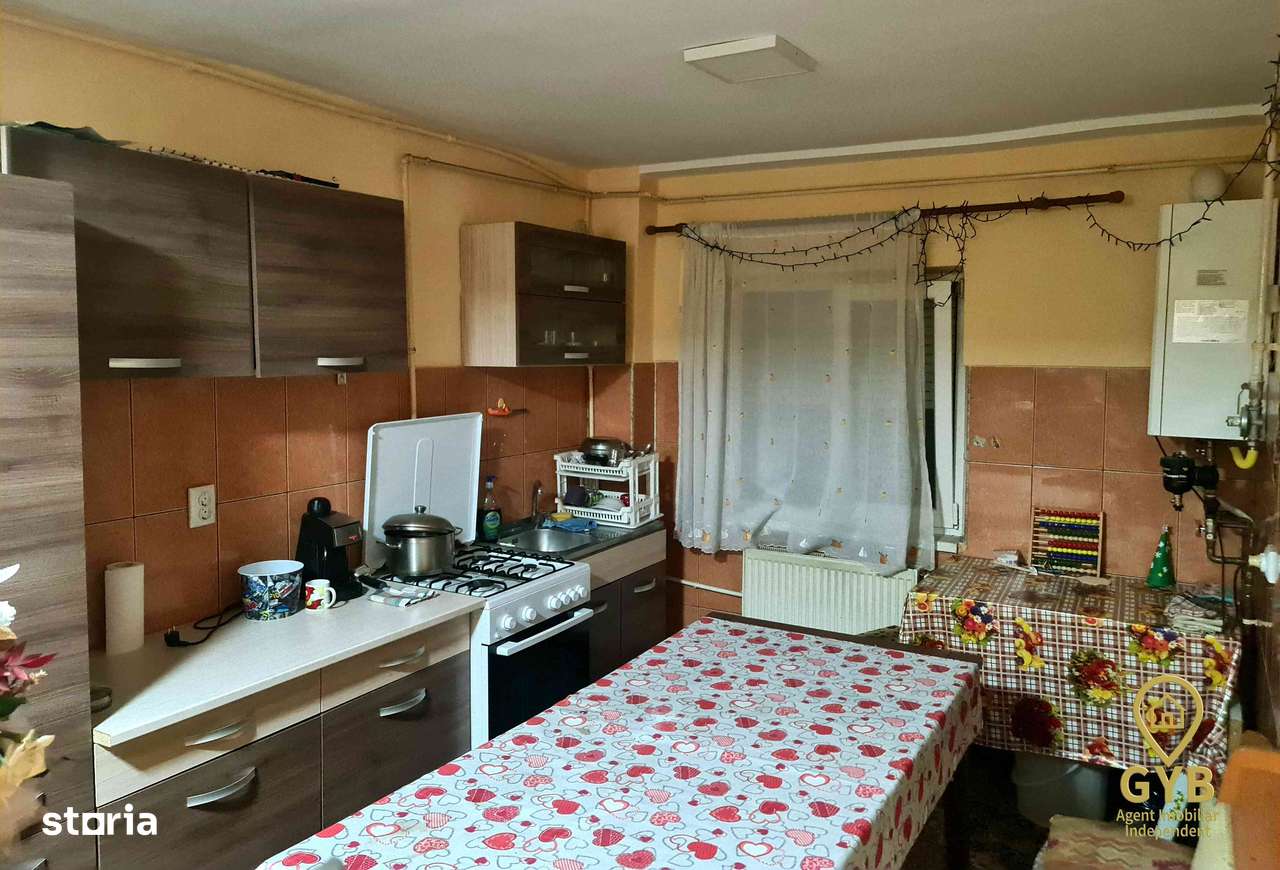 Apartament spatios cu 4 camere, zona Penny,  Marghita-1