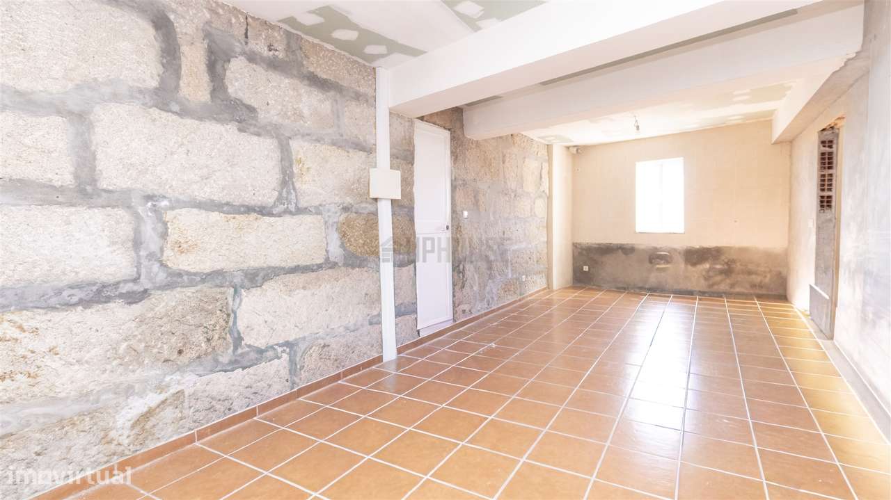 Moradia T2+1 em São Salvador - Espaço, Potencial e Proximidade à Cidad-12