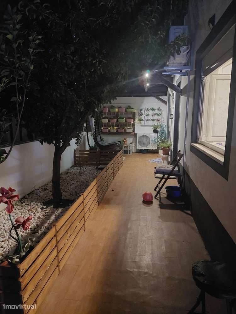 Andar de moradia rés-do-chão com excelente espaço exterior.-17