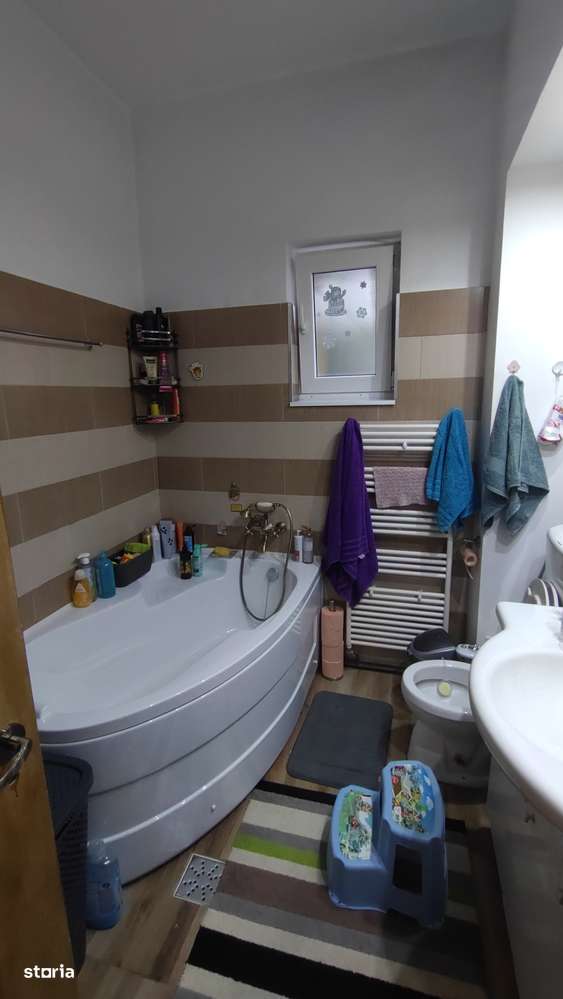 Vand apartament 3 camere in vila, cartierul Dambul Rotund-13