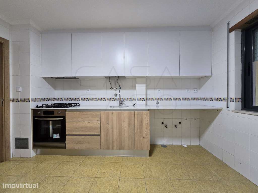 4 Assoalhadas nas Colinas da Arrabida - Parqueamento e arrecadação - Grande imagem: 3/23