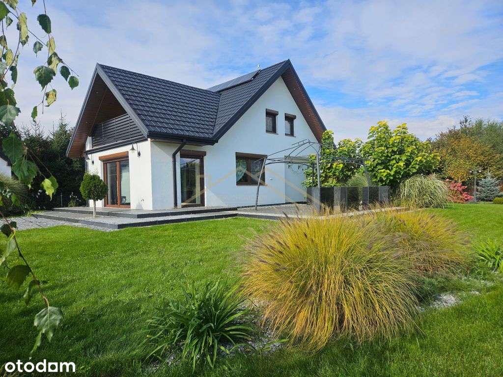 Nowoczesny Dom wolnostojący w Nawozie! Do Wejścia !-0