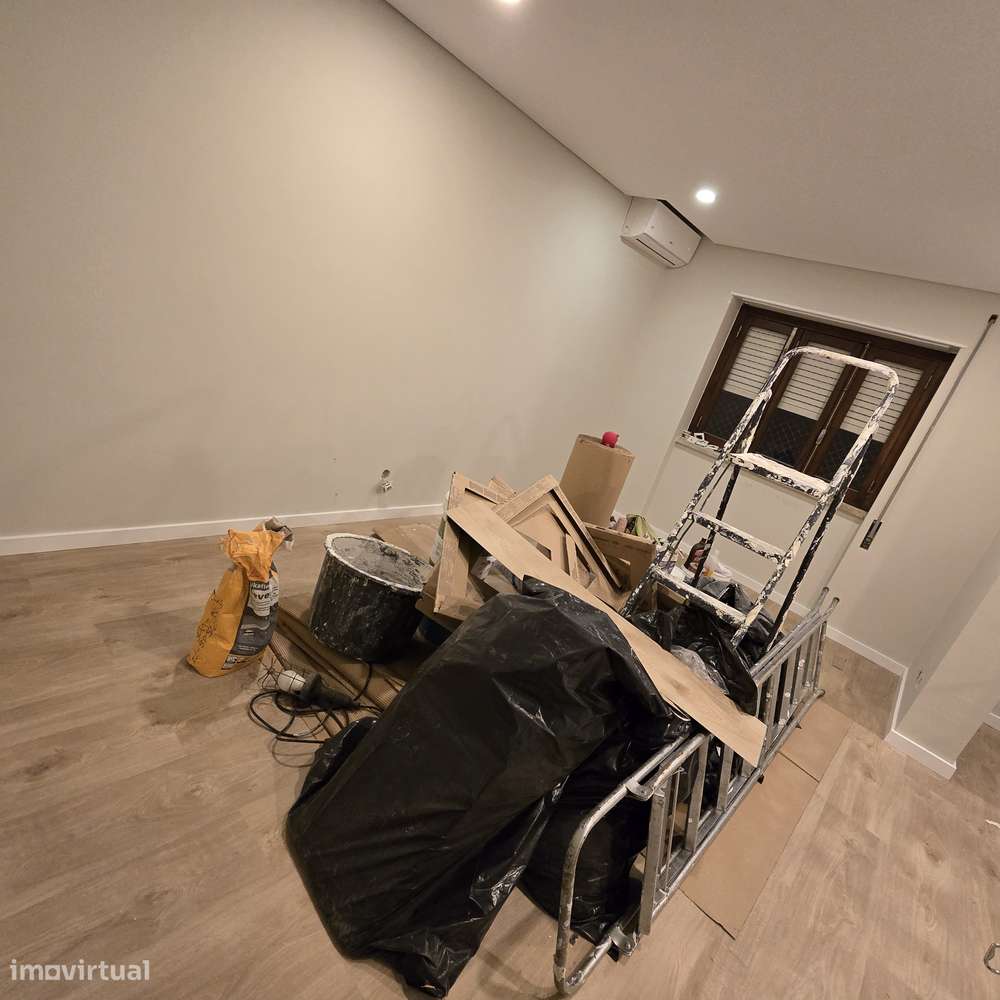 T3 MONTALVÃO Remodelado c/varanda-10