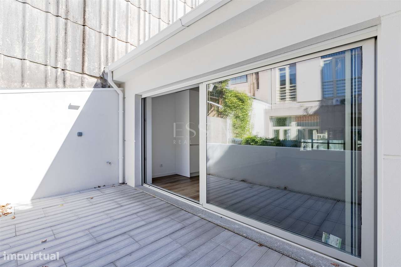 Marquês | Moradia Triplex T3+1 com 2 Garagens e Varandas-22