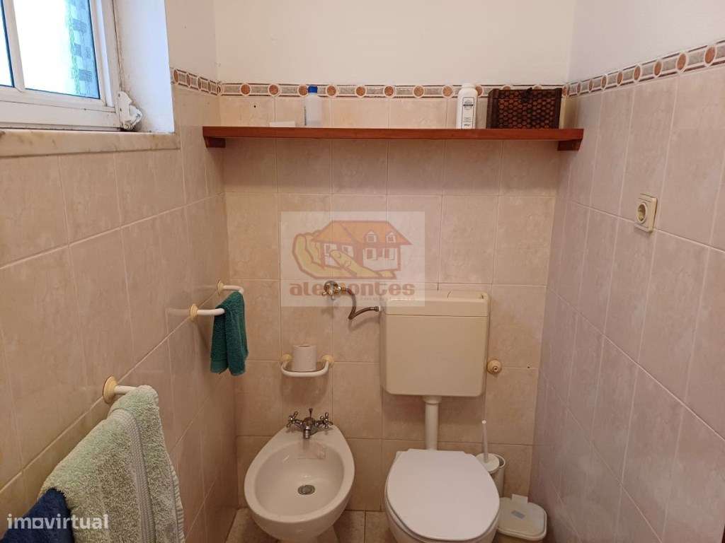 Moradia com quintal e piscina em Grândola para remodelar-7