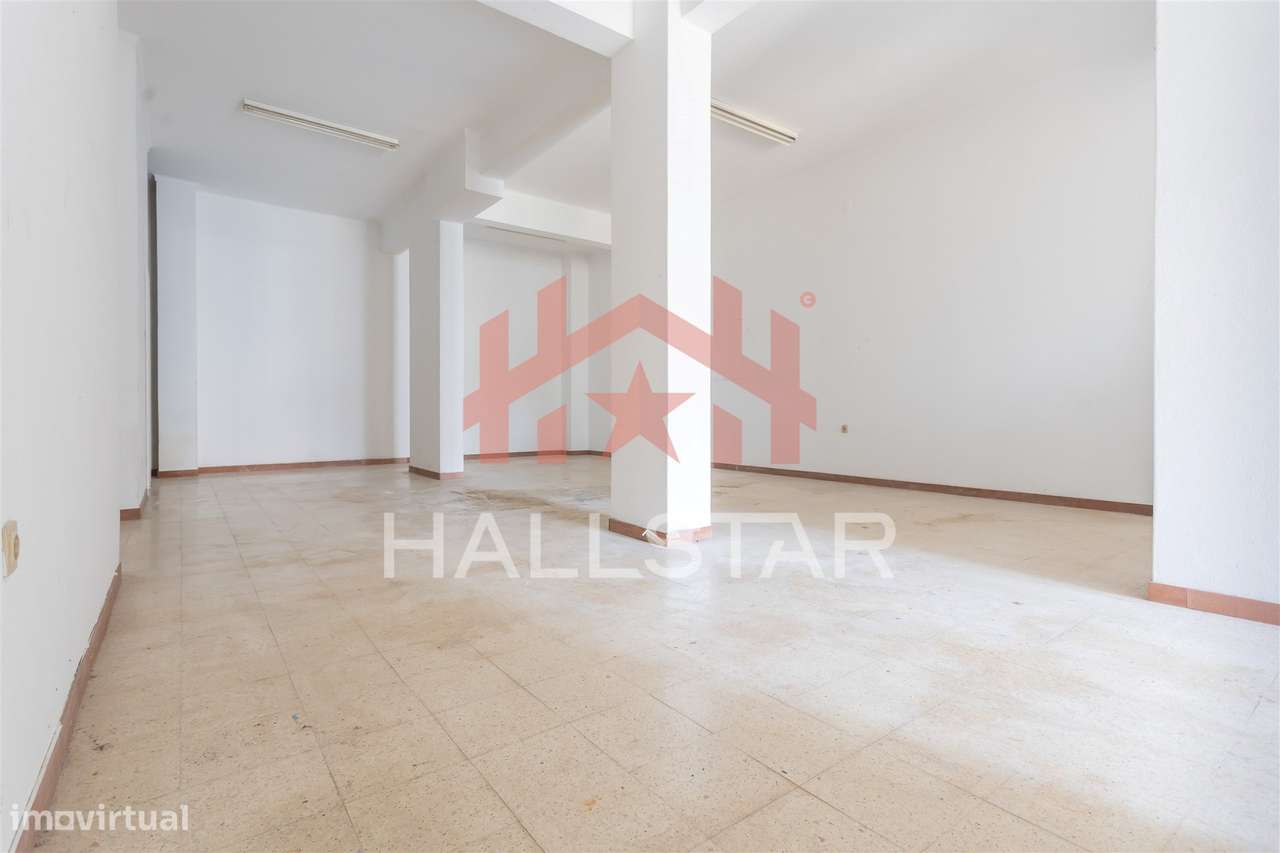 Loja / 220m² de Área Total / Quinta da Alçada-3