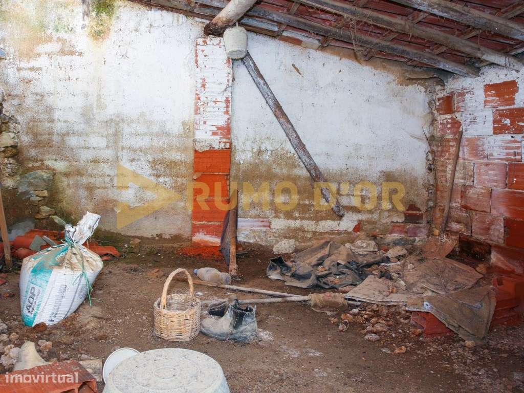 Moradia + Arrecadaçãoes e Logradouro em Vila Chã-12