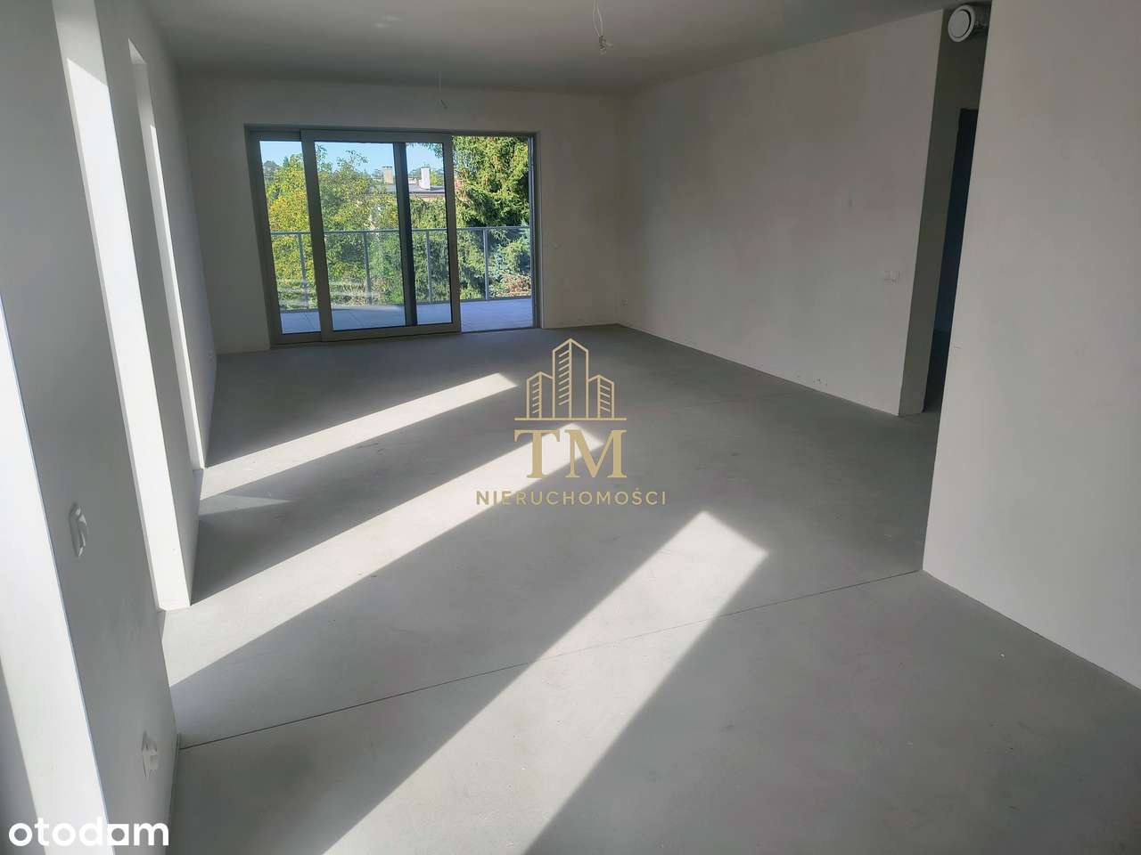 Julianów - dwukondygnacyjny apartament z tarasem i ogródkiem-2