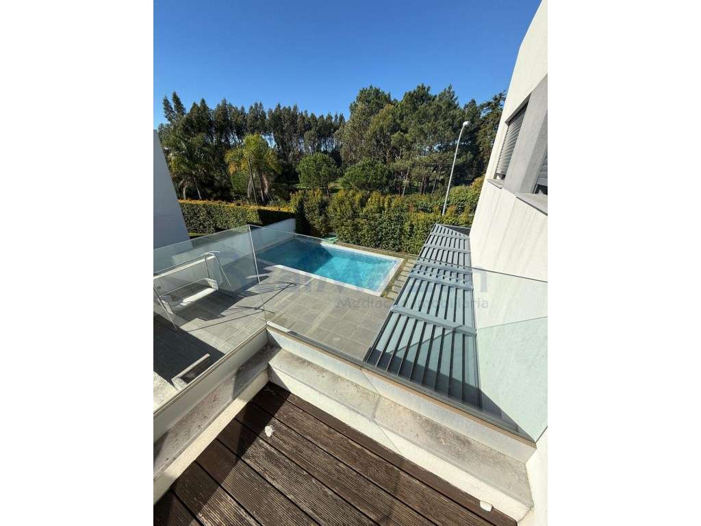 Excelente Moradia de Luxo c/ 7 quartos, Piscina e Jardim-23