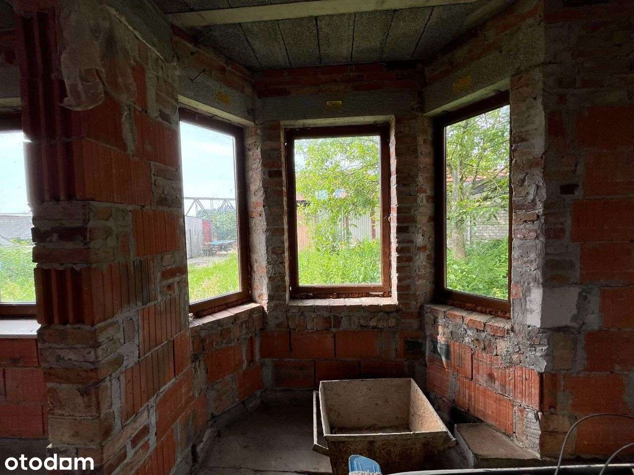 DOM w stanie surowym zamkniętym. Działka z linią brzegową.-12