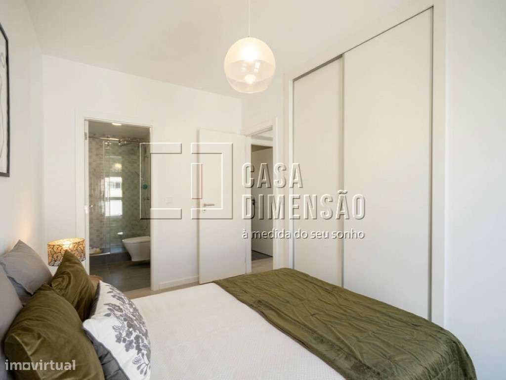 Apartamento T3 em Benfica com Varandas, Estacionamento e Totalmente...-30