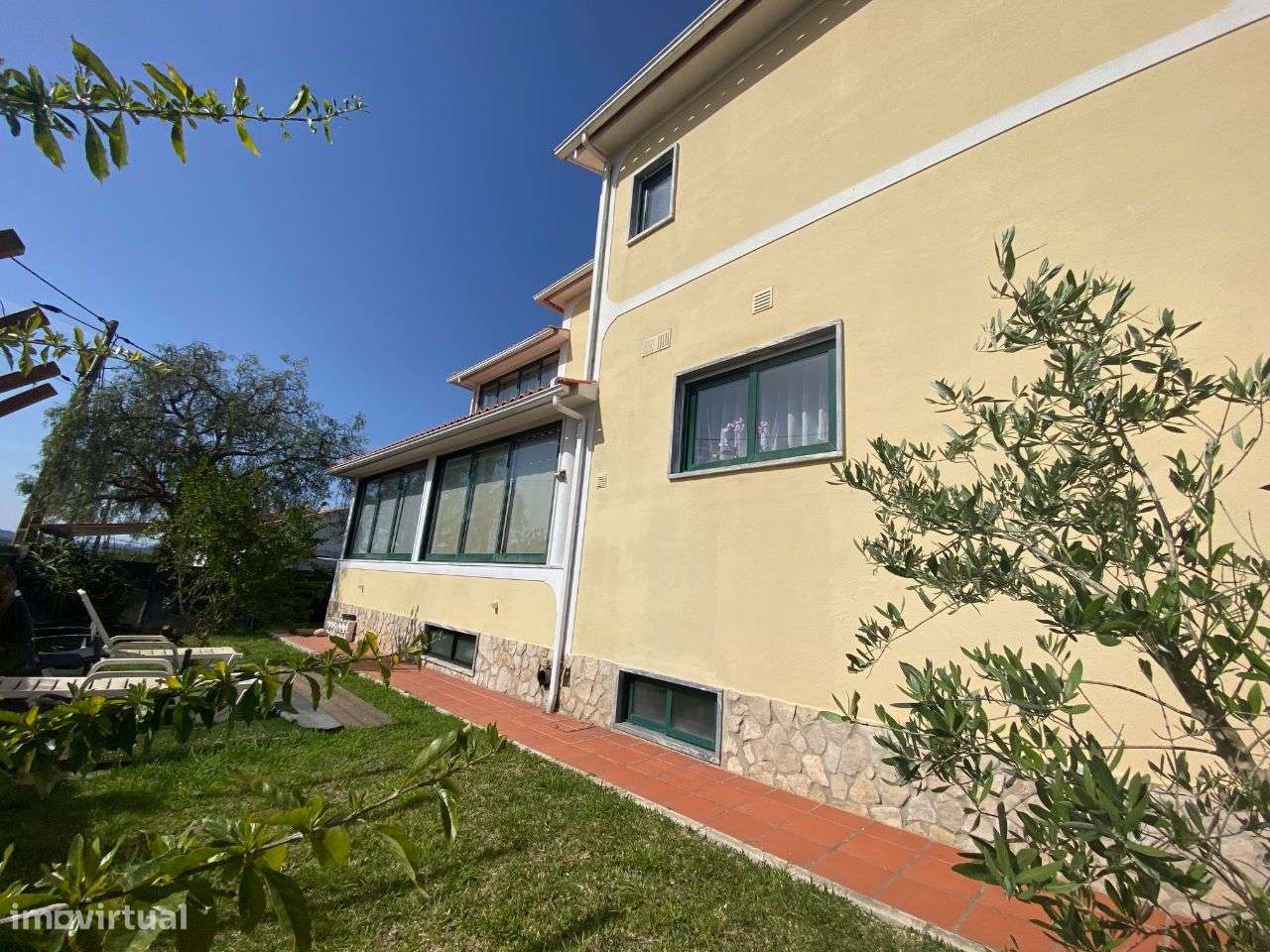 Moradia T4 com grande garagem e jardim - perto da praia-38