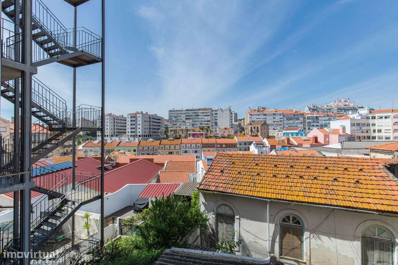 Apartamento T2 , na Rua da Aliança Operária  em Alcântara .-13